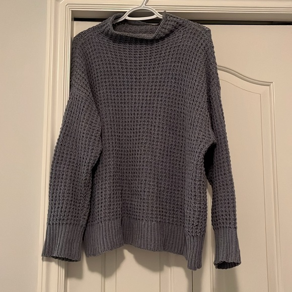 American Eagle Oversized Sweater - Picture 2 of 2